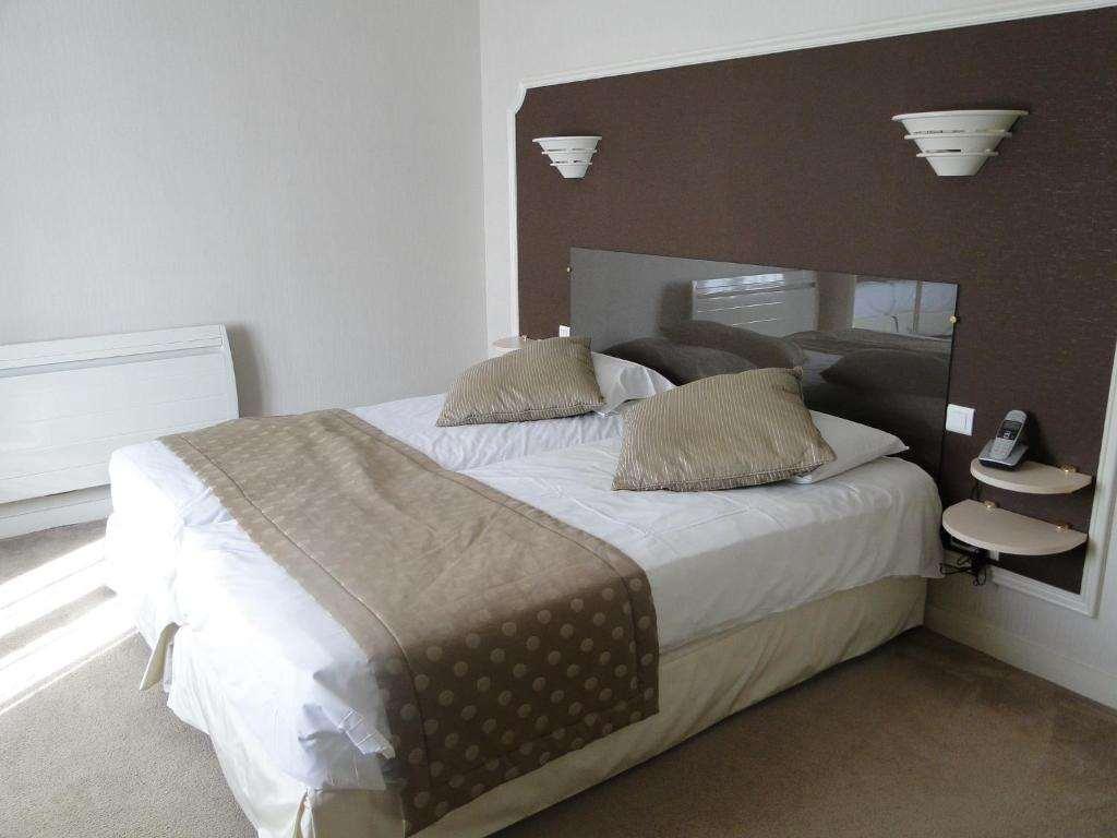 Logis Auberge Bienvenue Doué-la-Fontaine Room photo