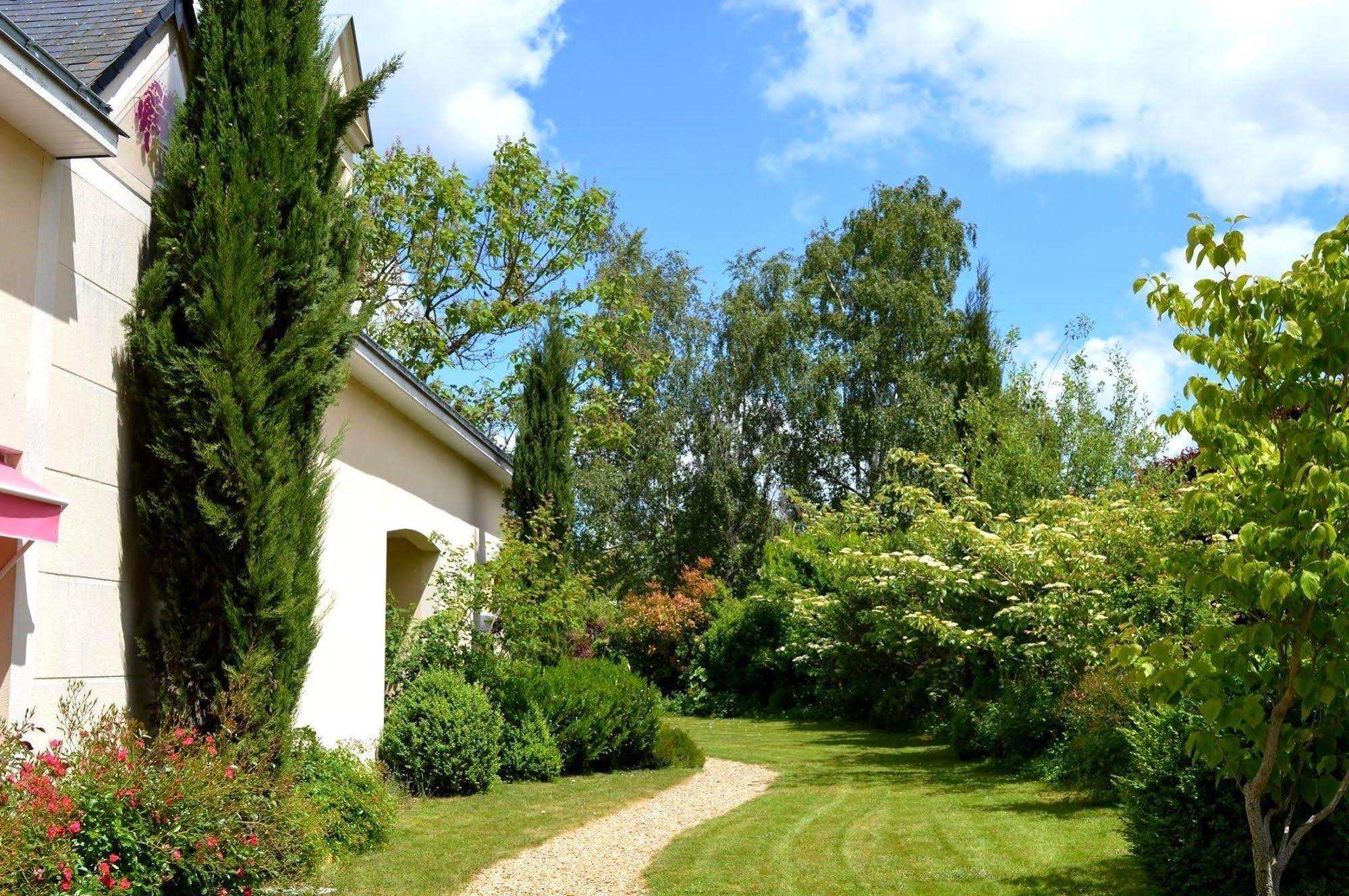 Logis Auberge Bienvenue Doué-la-Fontaine Exterior photo