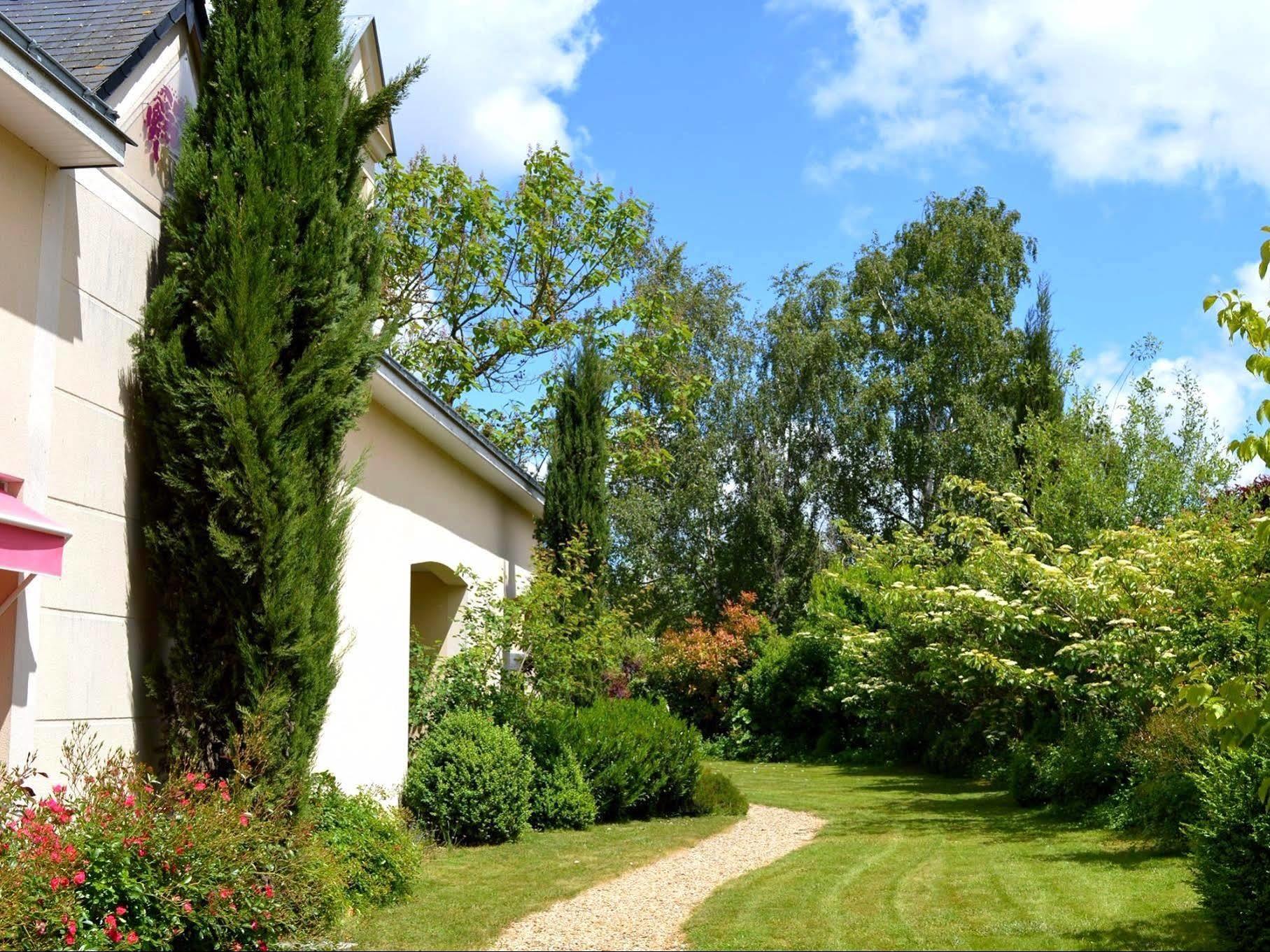 Logis Auberge Bienvenue Doué-la-Fontaine Exterior photo